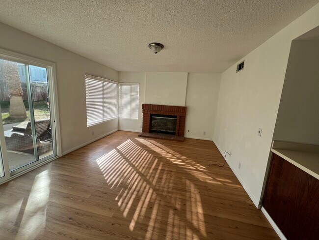 Building Photo - 3242 Rollingridge Ave