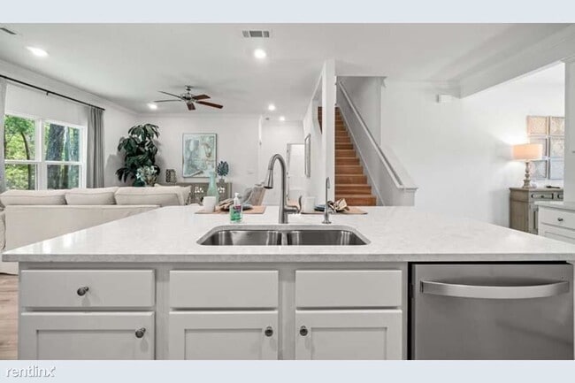 Building Photo - 5 br, 3 bath House - 73 Eagles Nest Drive