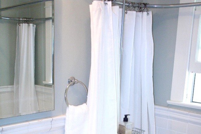 vintage clawfoot tub - 812 14th St