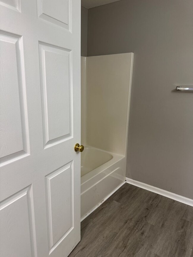 Building Photo - NEWLY RENOVATED: 2BR/1BA Duplex Homes in Hallsville, MO