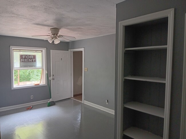 Building Photo - 1610 N Patterson Ave