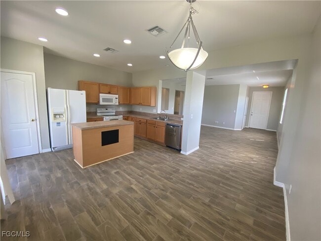 Building Photo - 1806 NW 21st Pl