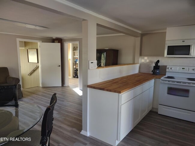 Building Photo - 757 W Outer Dr