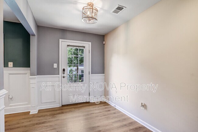 Foto del edificio - 2908 Pinebrook Rd
