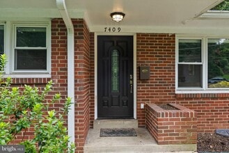 Building Photo - 7409 Aspen Ave