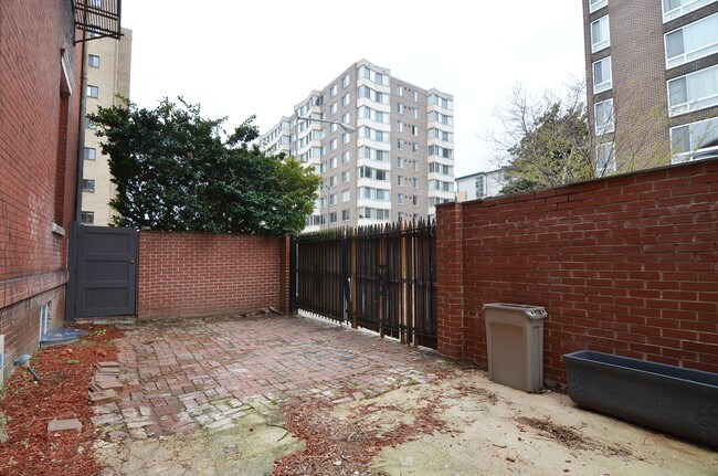  - 1115 M St NW