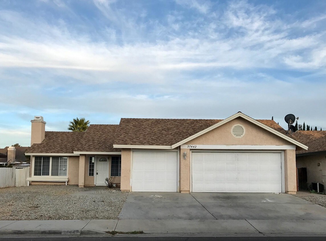 Primary Photo - 37442 Starcrest St