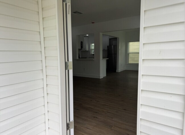 Foto del edificio - 1203 W 6th St