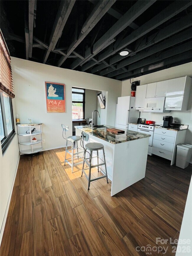 Foto del edificio - 274 Catawba Ave