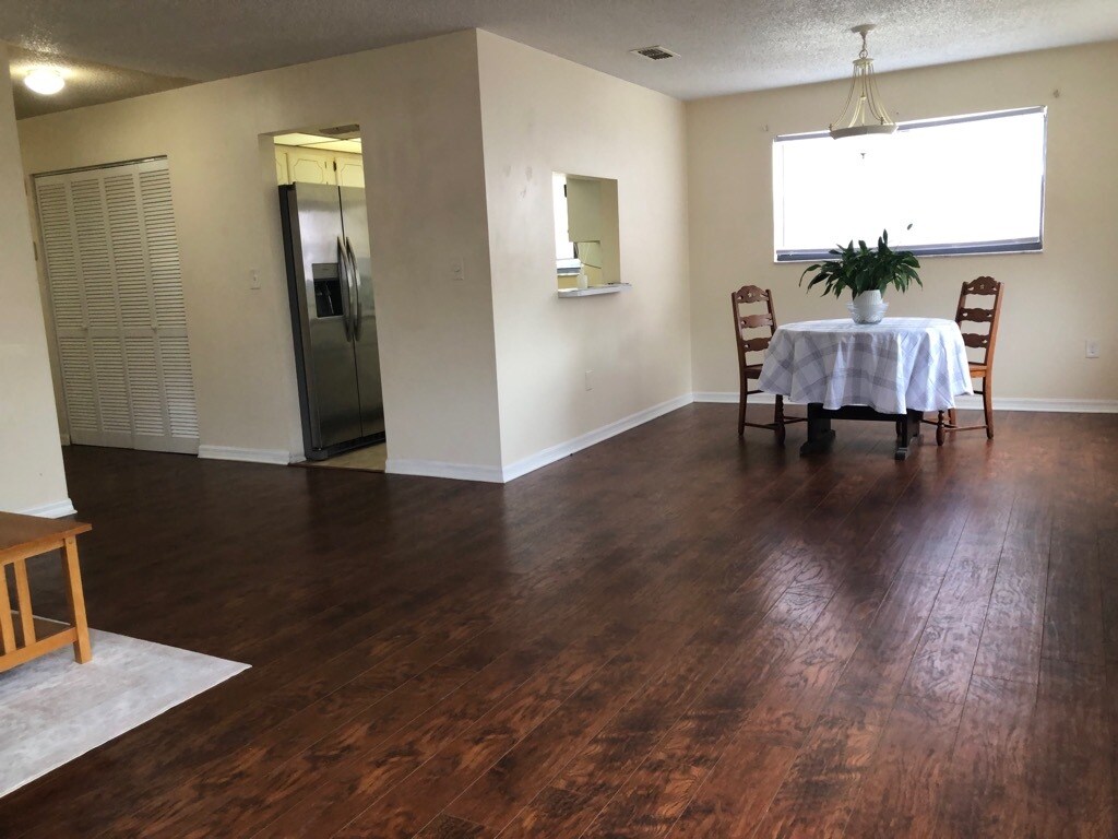 Foto principal - 5967 Terrace Park Dr N