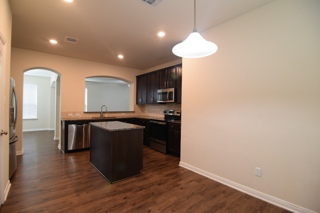 Foto del edificio - 3323 Addison St