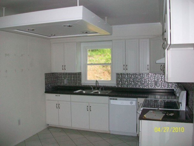 Building Photo - 104 Poplar St