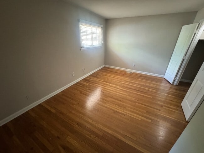 Building Photo - Spacious 2 Bedroom 1.5 Bath townhome available. ?