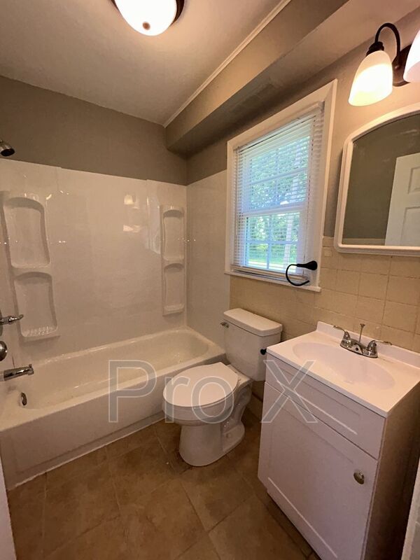 Foto del edificio - 2379 Locust Rd
