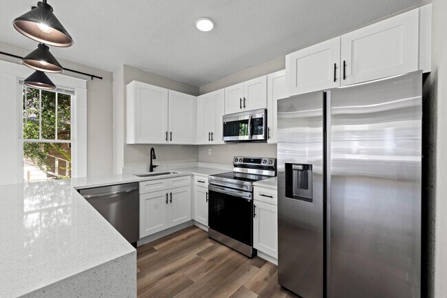 Foto del edificio - 1010 E Lake Ave