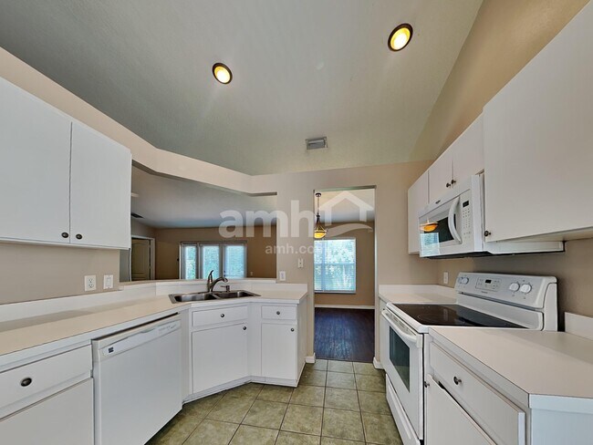 Foto del edificio - 7518 Savannah Ln