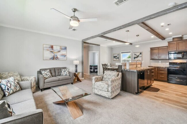 Foto del edificio - 10043 Collingwood Ave