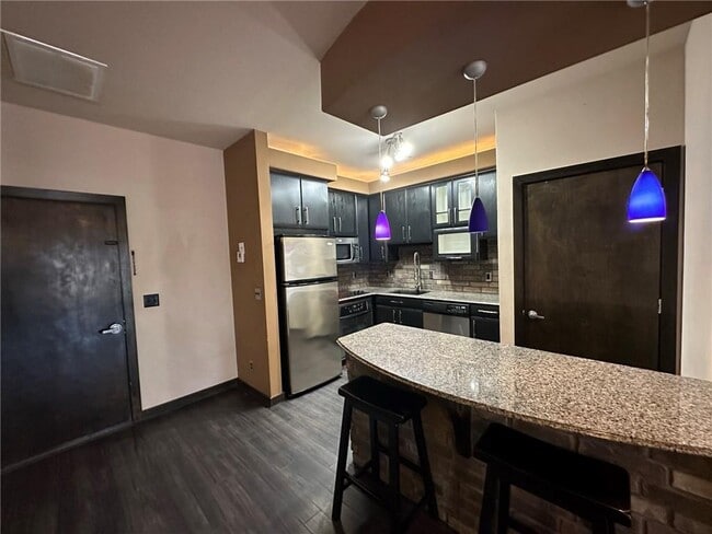 Building Photo - 111 SE 22nd St