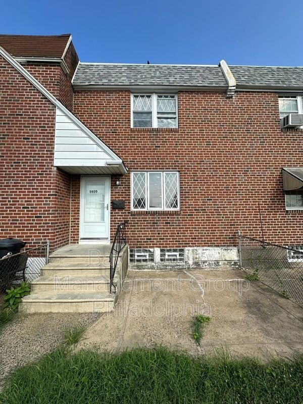 Building Photo - 5920 Langdon St