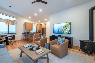 Building Photo - 3402 Alta Vista Dr