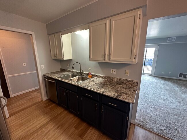Building Photo - 6150 Cobblers Dr