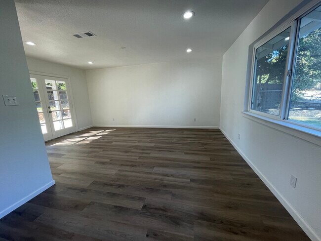 Building Photo - 3882 Arrowhead Dr