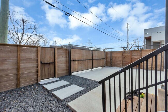 Foto del edificio - 3105 Brewster St