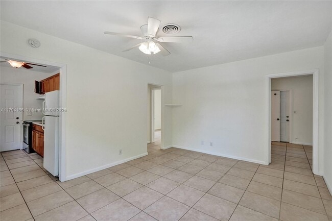 Building Photo - 403 SW 11th Ct
