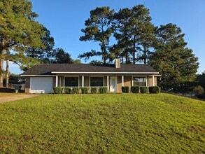 Building Photo - 140 Elizabeth Dr