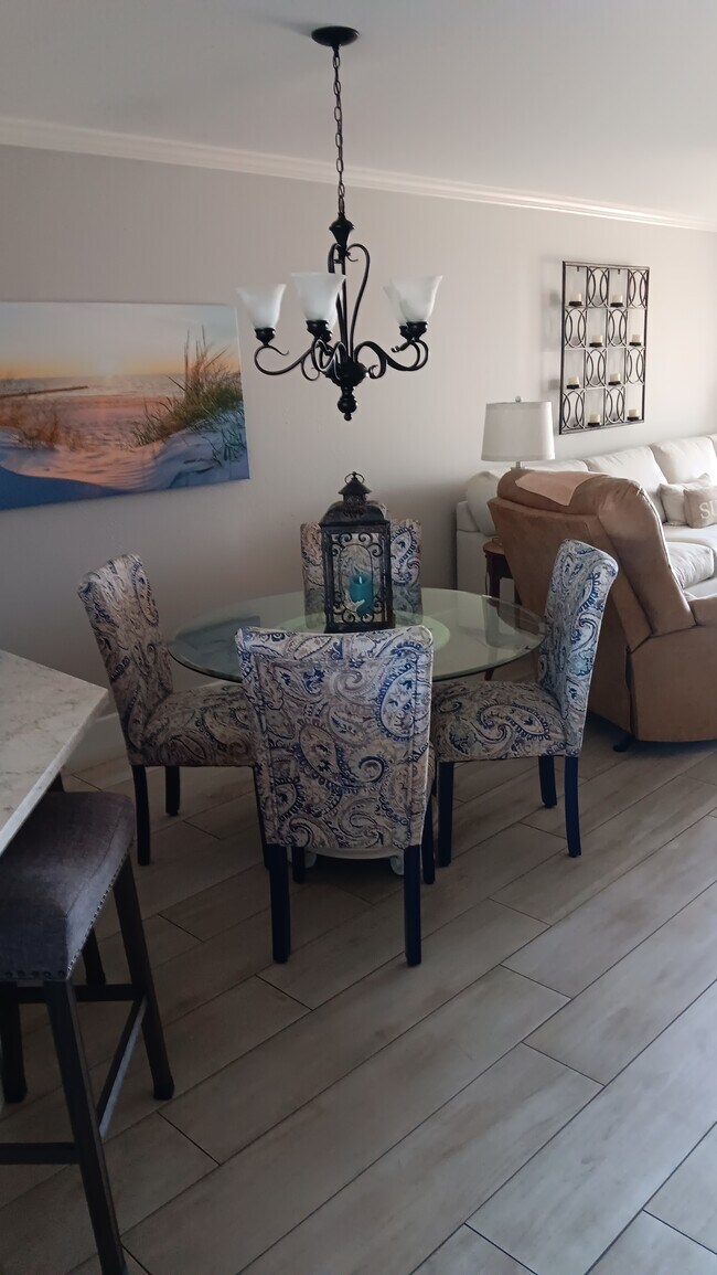 Foto del edificio - 320 Horse Creek Dr