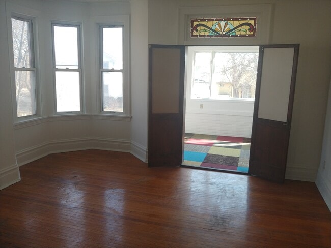 Building Photo - 1618 Thomas Pl N