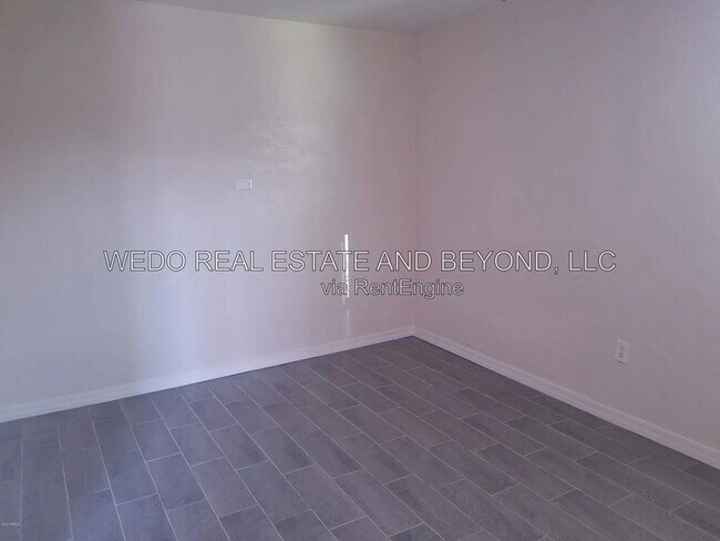 Foto del edificio - 1229 E Mountain View Rd