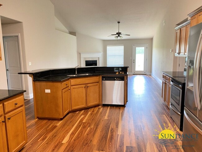 Building Photo - Gorgeous 5 Bedroom Home in Navarre
