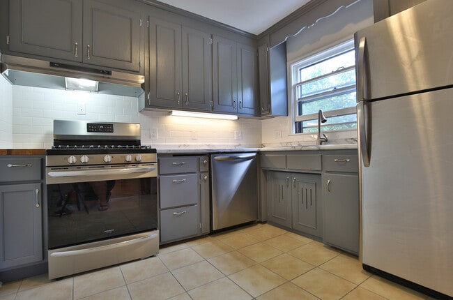 Kitchen - 3500 Garfield Ave