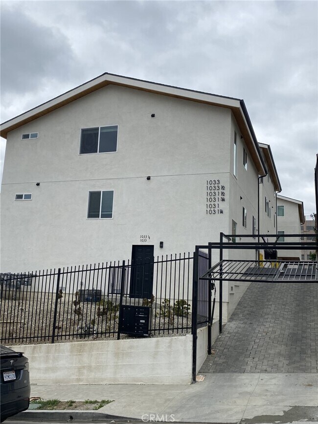 Foto del edificio - 1033 N Cummings St