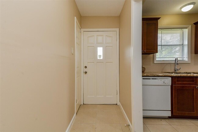 Building Photo - 16326 Cypress Bend Dr