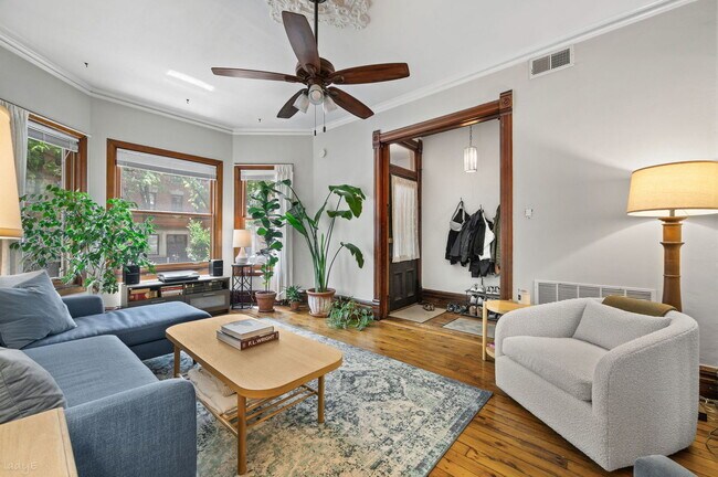 Foto del edificio - 1040 W Barry Ave