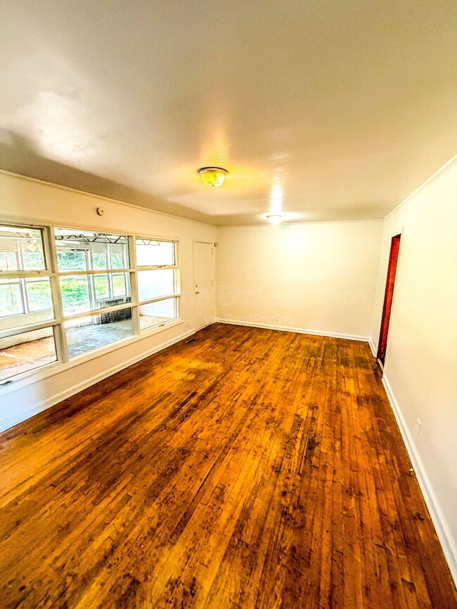 Building Photo - 2063 Fairway Dr