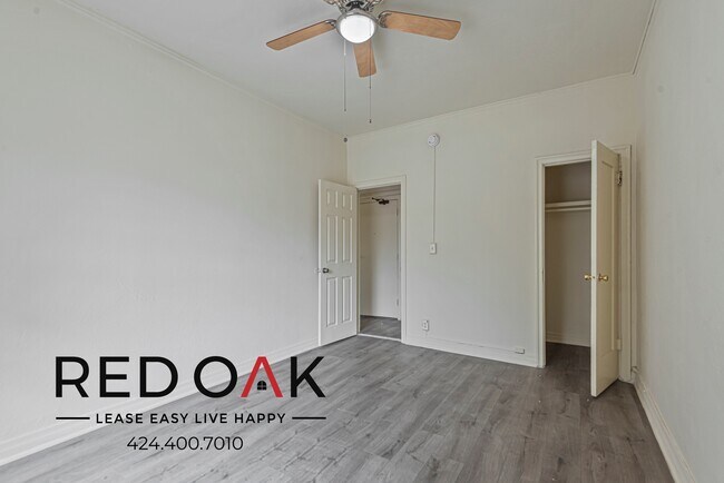 Foto del edificio - Fabulous Top Floor Studio with Lots of Sto...