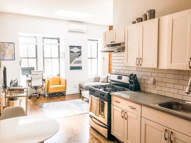 Building Photo - 380 6th Ave