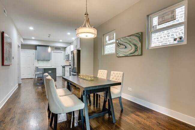 Building Photo - 3570 W Dickens Ave