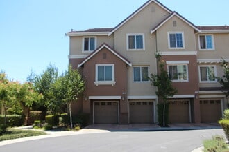 Building Photo - 1006 Aquamarine Terrace