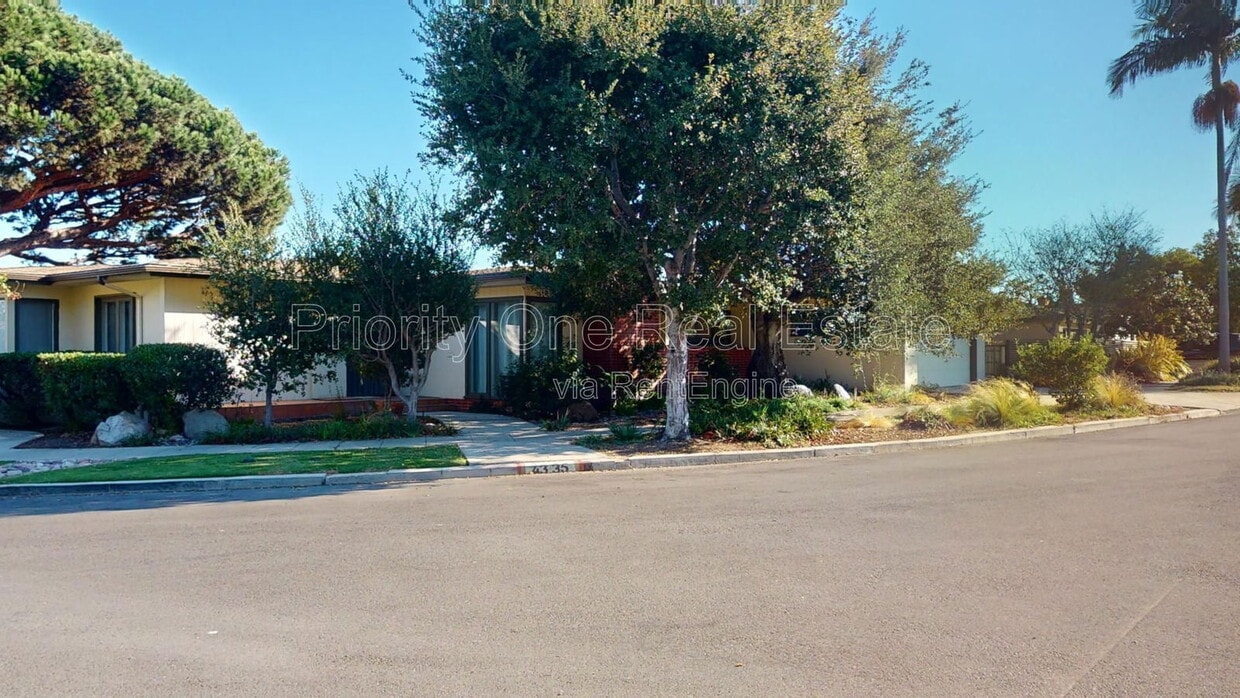 Foto principal - 4335 Ridgeway Dr