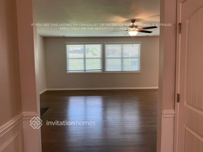Foto del edificio - 8026 Forest Hills Dr