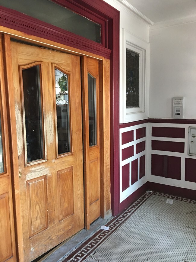 Entrada principal - 168 Hillside Ave