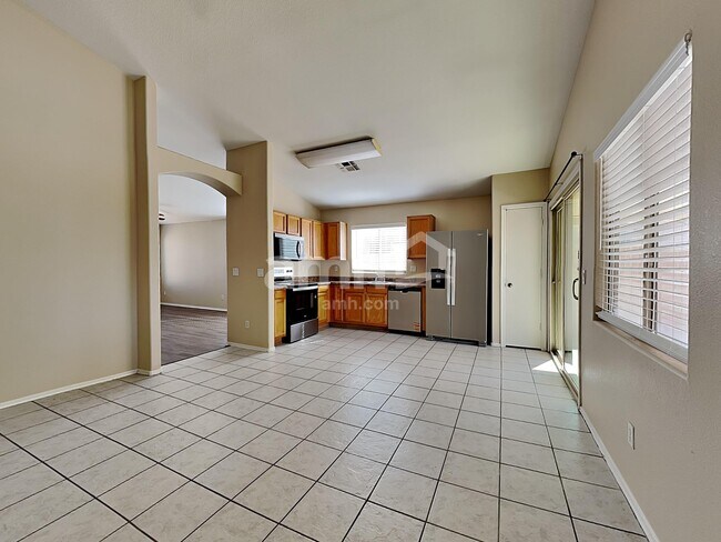 Foto del edificio - 6323 W Winslow Ave