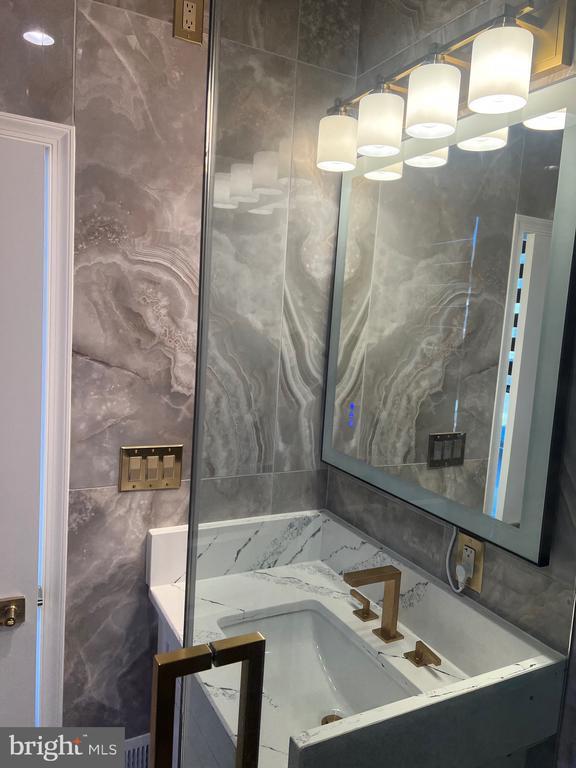 Foto del edificio - 6063 Soho Wy