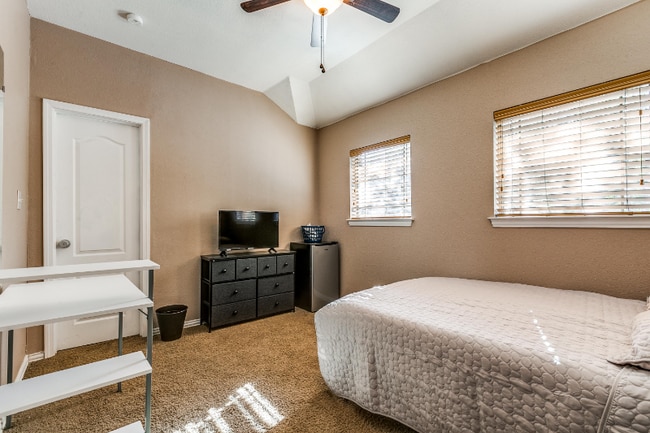 Photo - 1530 Wild Fire House