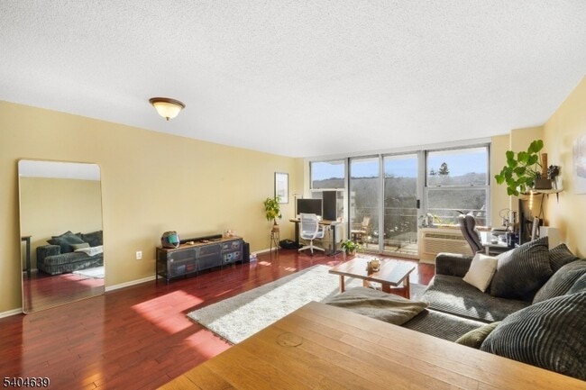 Foto del edificio - 300 Main St