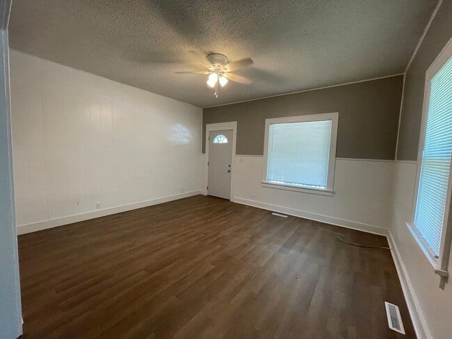 Building Photo - 1109 Stapler Ave